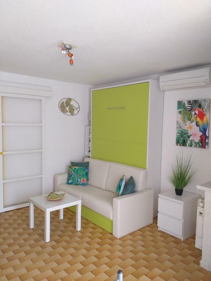 Studio De 25M2 Tout Equipe A 250M Du Bord De Mer Ла Гранде-Моте Екстериор снимка
